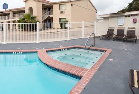 Motel 6 San Antonio - Fiesta Trails