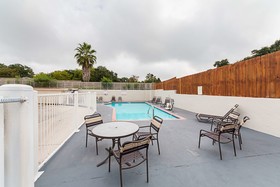 Motel 6 San Antonio - Fiesta Trails