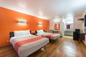 Motel 6 San Antonio - Fiesta Trails