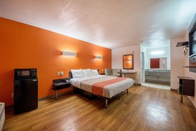 Motel 6 San Antonio - Fiesta Trails