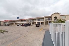 Motel 6 San Antonio - Fiesta Trails