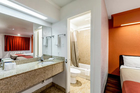 Motel 6 San Antonio - Splashtown