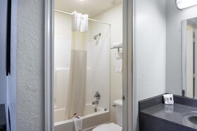 OYO Inn & Suites - Medical Center