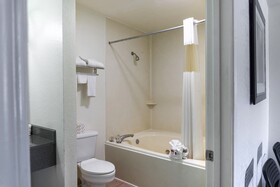 OYO Inn & Suites - Medical Center