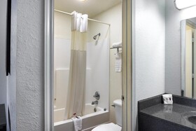 OYO Inn & Suites - Medical Center