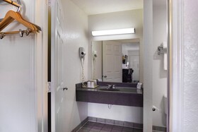 OYO Inn & Suites - Medical Center