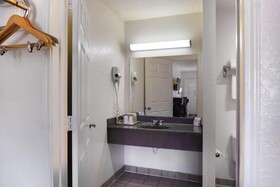OYO Inn & Suites - Medical Center