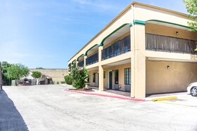 OYO Inn & Suites - Medical Center