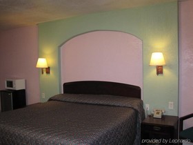 Pinn Road Inn and Suites