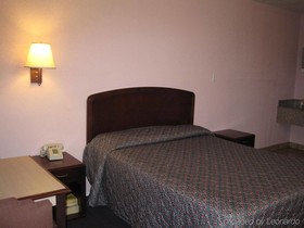 Pinn Road Inn and Suites