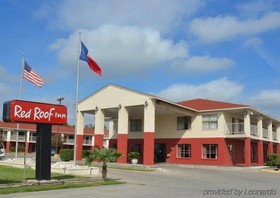 HomeTowne Studios by Red Roof in San Antonio E Frost Bank Center