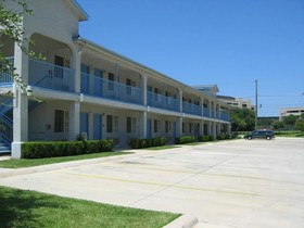 Atria Inn & Suites