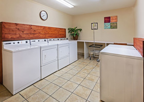 Staybridge Suites Nw Near Six Flags Fiesta