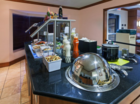 Staybridge Suites Nw Near Six Flags Fiesta