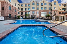 Staybridge Suites Nw Near Six Flags Fiesta