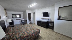 Super 7 Inn By OYO San Antonio NW Medical Center