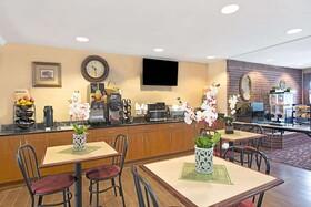 Super 8 by Wyndham San Antonio Downtown Northeast