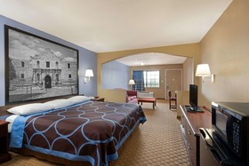 Super 8 by Wyndham San Antonio/Riverwalk Area