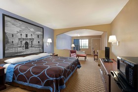 Super 8 by Wyndham San Antonio/Riverwalk Area