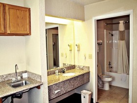 Super 8 by Wyndham San Antonio at I-10