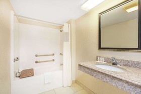 Super 8 by Wyndham San Antonio at I-10