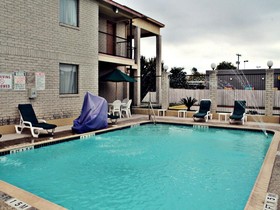 Super 8 by Wyndham San Antonio at I-10