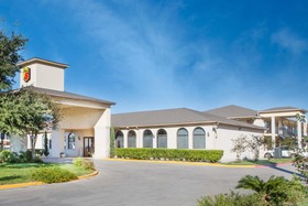 Super 8 by Wyndham San Antonio at I-10