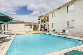 Super 8 by Wyndham San Antonio at I-10