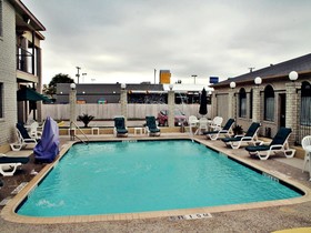 Super 8 by Wyndham San Antonio at I-10