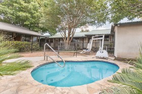 Travelodge Inn & Suites by Wyndham San Antonio Airport