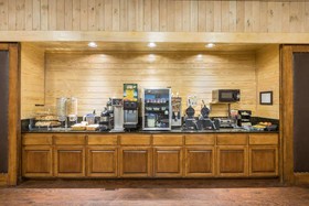 Travelodge Inn & Suites by Wyndham San Antonio Airport