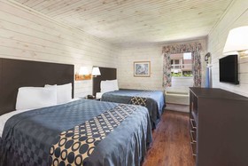 Travelodge Inn & Suites by Wyndham San Antonio Airport