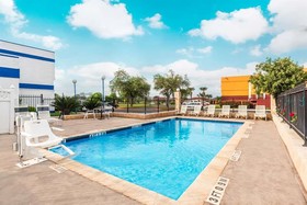 Travelodge by Wyndham San Antonio Downtown