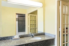 Travelodge by Wyndham San Antonio Downtown
