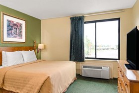 Travelodge by Wyndham San Antonio Downtown