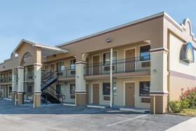 Days Inn by Wyndham San Marcos