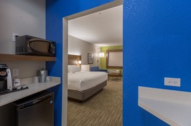 Holiday Inn Express & Suites San Marcos South