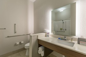 Holiday Inn Express & Suites San Marcos South