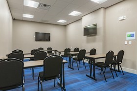 Holiday Inn Express & Suites San Marcos South
