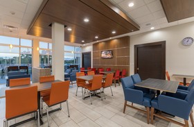 Holiday Inn Express & Suites San Marcos South