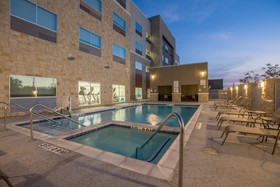Holiday Inn Express & Suites San Marcos South