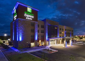 Holiday Inn Express & Suites San Marcos South