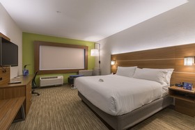Holiday Inn Express & Suites San Marcos South