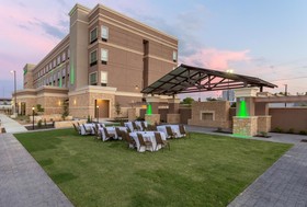Holiday Inn San Marcos-Convention CTR Area