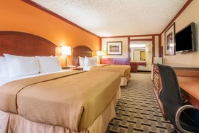 Howard Johnson by Wyndham San Marcos