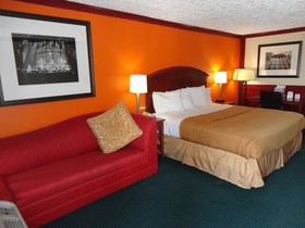 Howard Johnson by Wyndham San Marcos