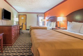 Howard Johnson by Wyndham San Marcos