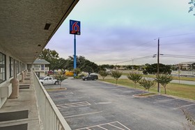 Motel 6 San Marcos