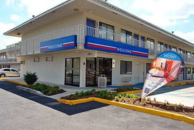 Motel 6 San Marcos