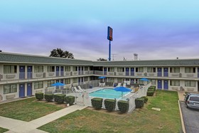 Motel 6 San Marcos